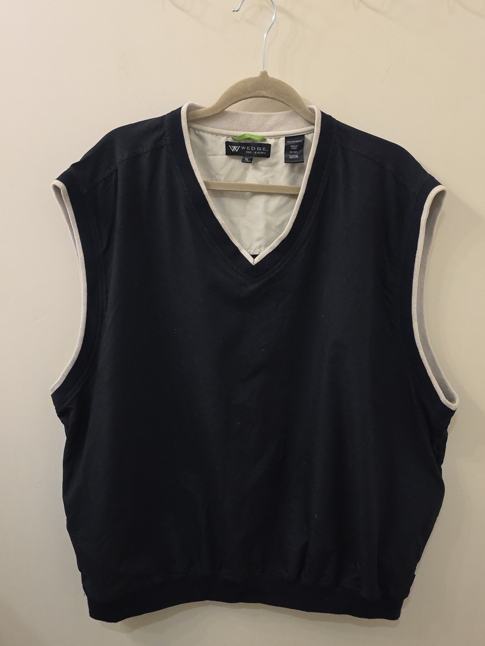 Wedge Mens Golf V-neck windshirt pullover.